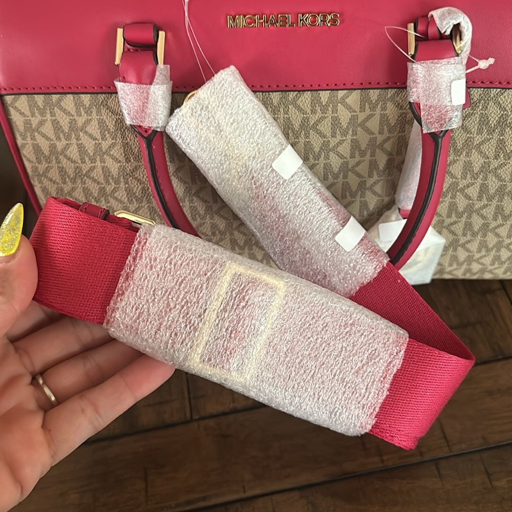 MK Carmine Pink Medium Duffle new with tag - Picture 2 of 6